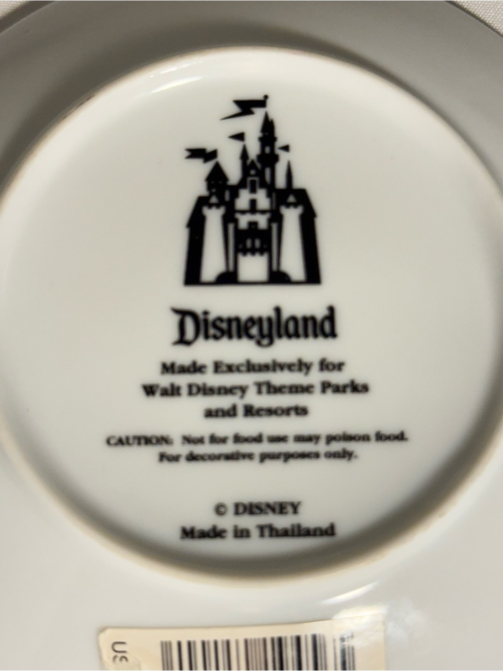 Vintage Disney Collectible Plate of the Disneyland Castle - Picture 3 of 4